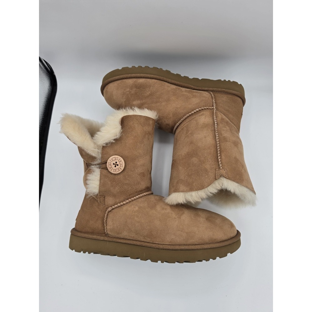 UGG Australia Women's Bailey Button II Boots Size US 11- Chestnut